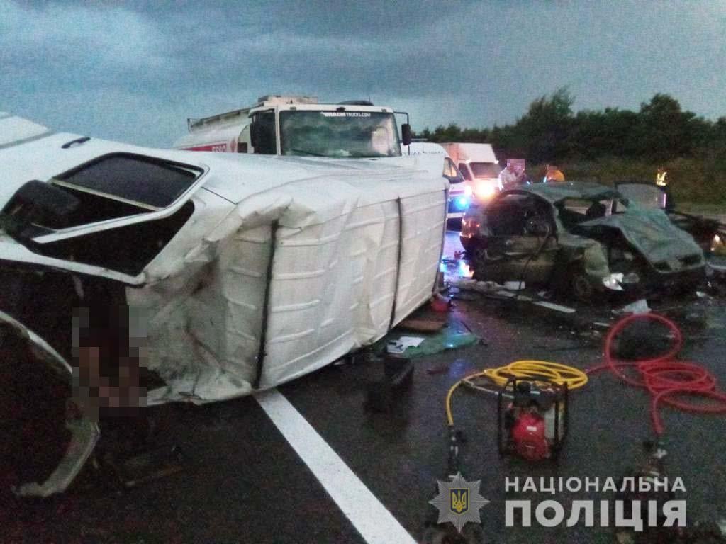 Жуткое ДТП на трассе Днепр-Запорожье: в полиции рассказали подробности (Фото)