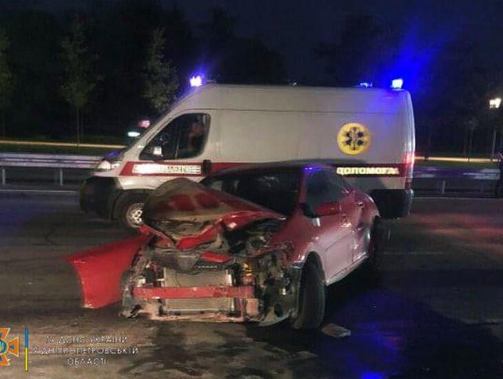 Время идёт на минуты: в Днепре нужна помощь пострадавшим в ночном ДТП на Набережной Победы