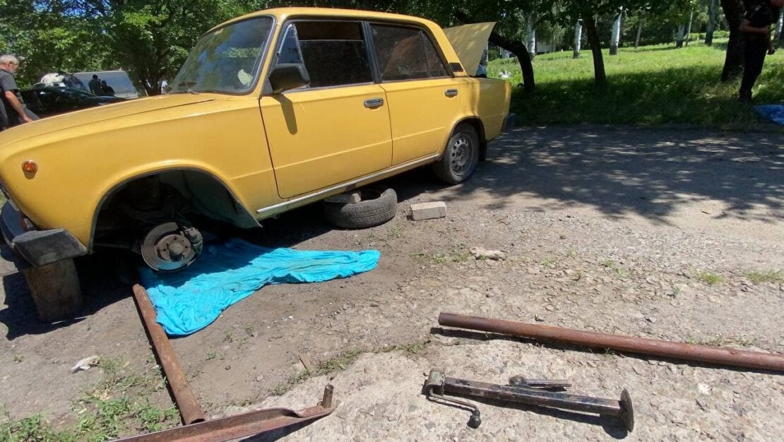 Пенсионера раздавили "Жигули" - новости Днепра