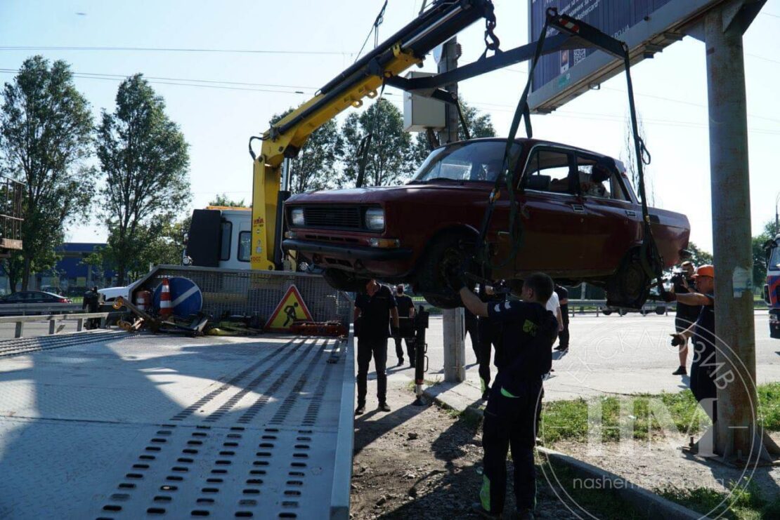 Демонтаж бордов на Тополе - новости Днепра