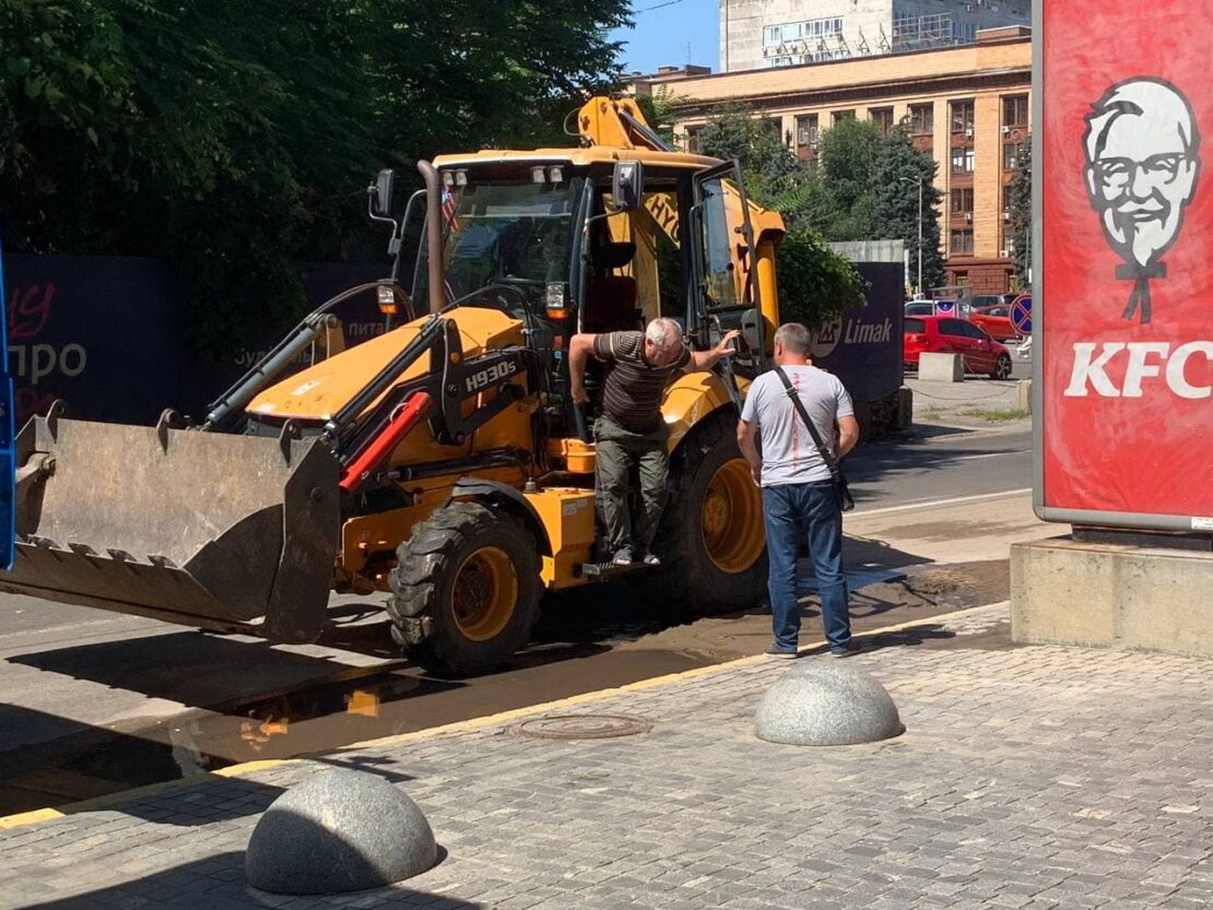 Авария на водоводе на пр. Яворницкого, 50 - новости Днепра