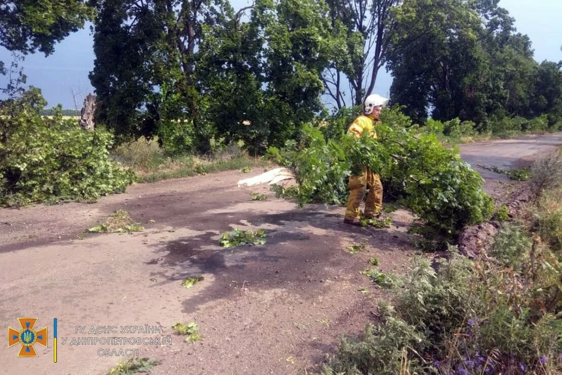 Без света и воды тысячи людей: в Кривом Роге циклон «Кристоф» бушевал 14 часов (Фото)