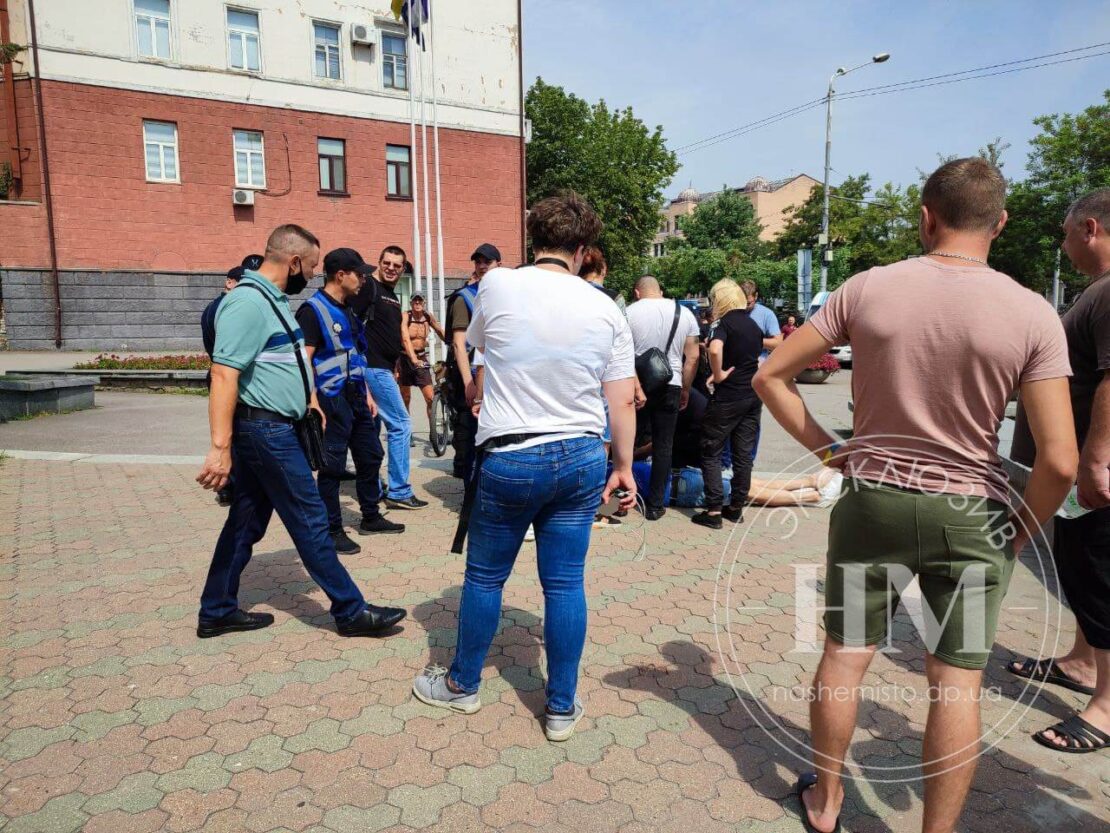 Видео, как бабушки Краснова получают зарплату - новости Днепра
