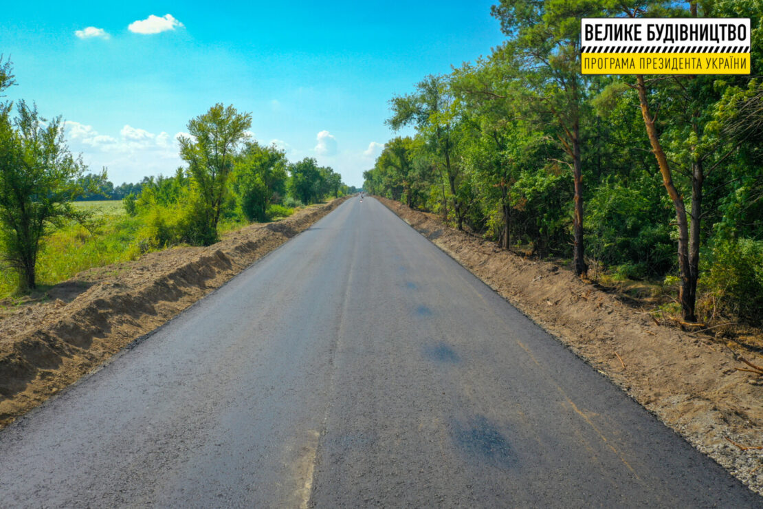 На Дніпропетровщині ремонтують ділянку дороги Кам’янське-Жемчужне