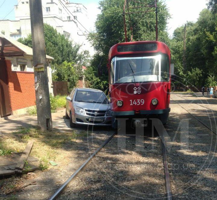 5-й трамвай попал в ДТП - новости Днепра