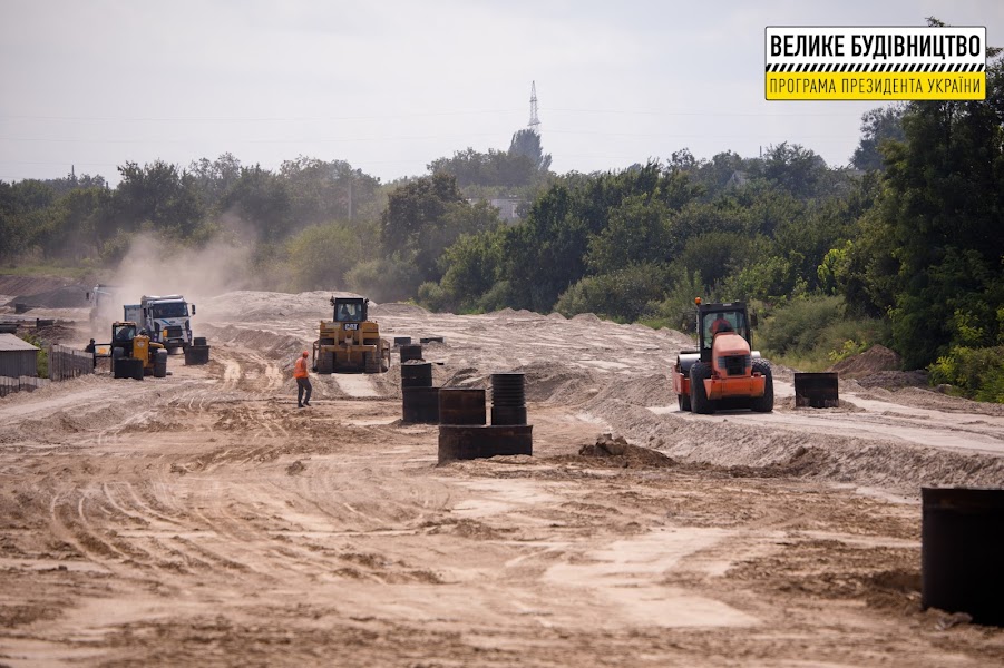 На Дніпропетровщині будують дві нові траси