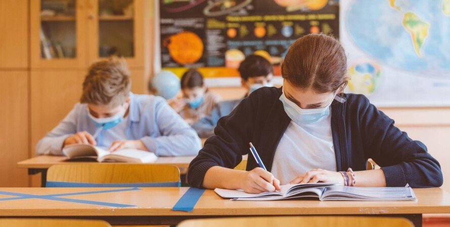 Дети будут учиться летом: в Днепре учебный год 2021-2022 закончится в июне