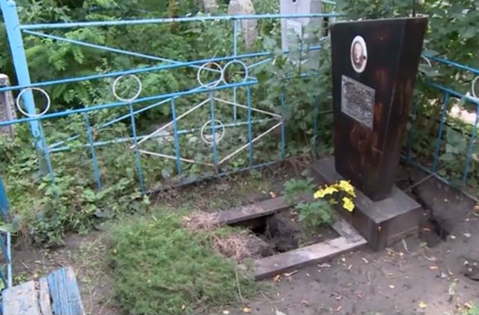 На окраине непогода разрушила десятки могил - новости Днепра