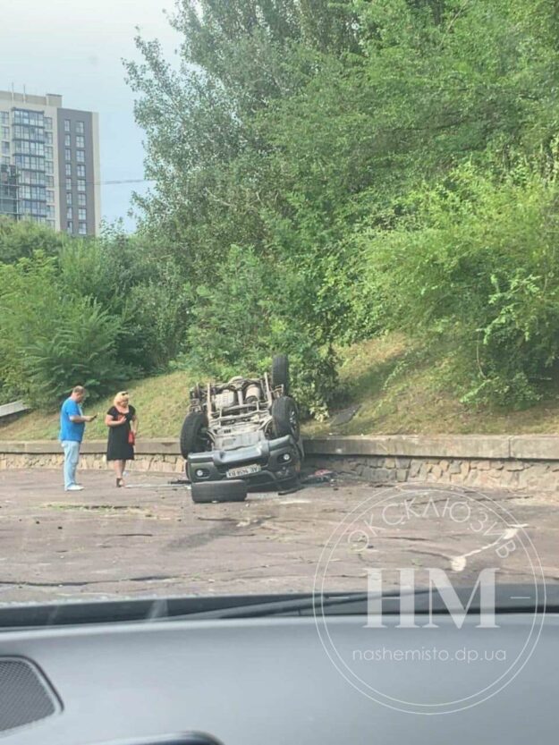 Водитель перевертыша отделалась легким испугом - новости Днепра