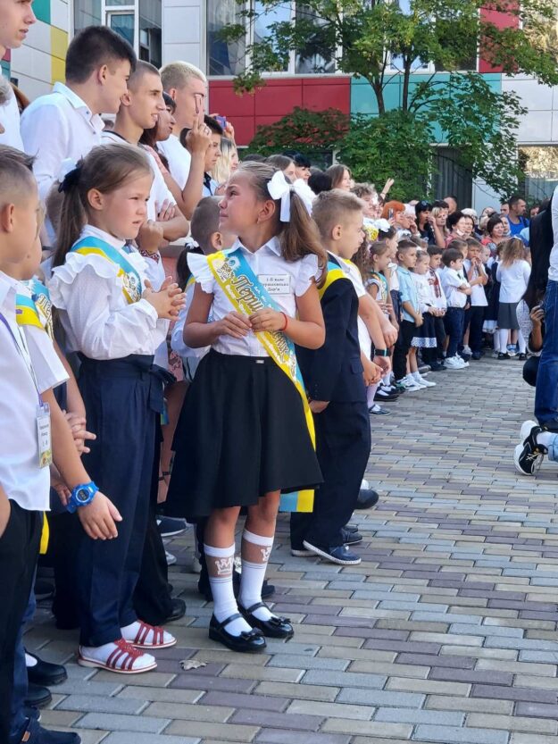 Первоклассник во время линейки пошел в пляс - новости Днепра