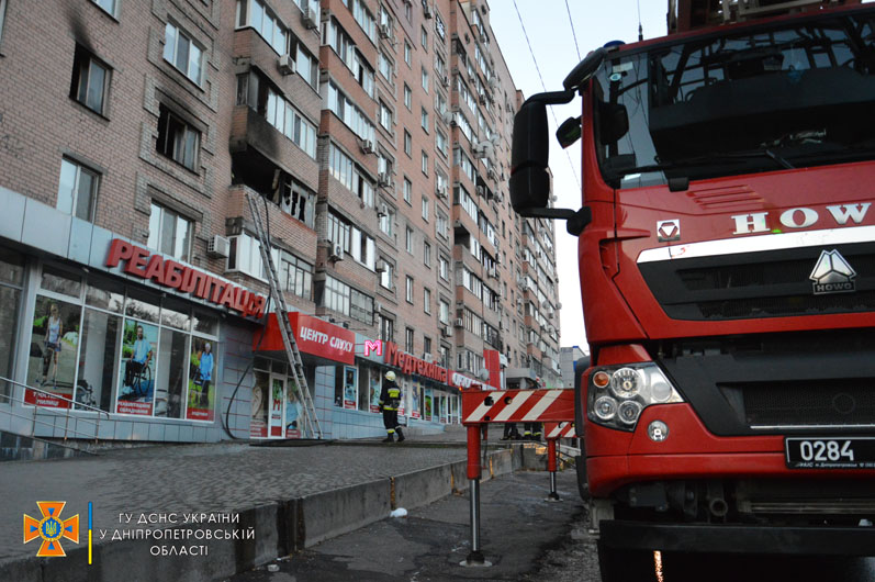 Комната и балкон выгорели полностью: на пр. Поля произошел масштабный пожар (Фото, видео)