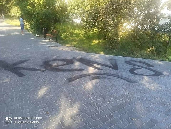 Новый сквер на Слообожанском разбирают на запчасти - новости Днепра