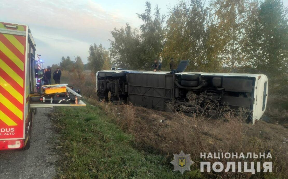 Жуткое ДТП на трассе с «перевертышем»: 11 пострадавших 