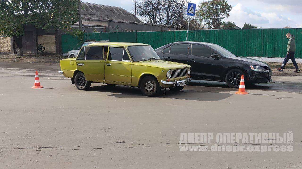 В Днепре на ул. Передовой Renault сбил велосипедистку (фото)