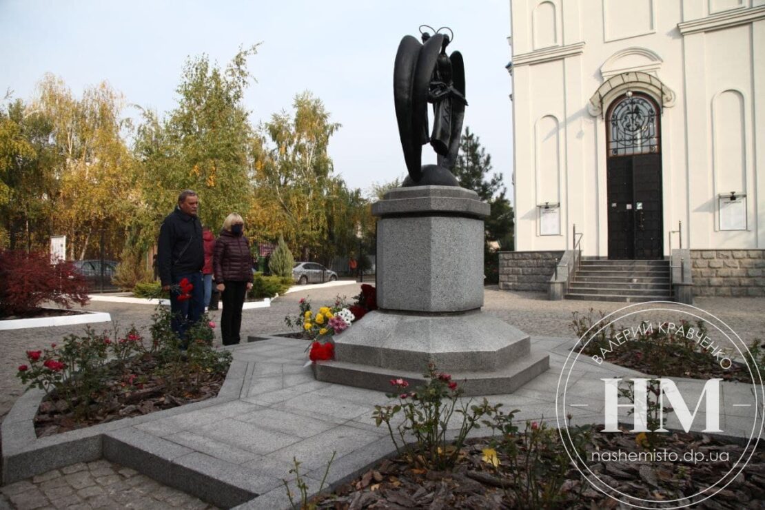 В Днепре почтили память погибших во время взрыва на Мандрыковской