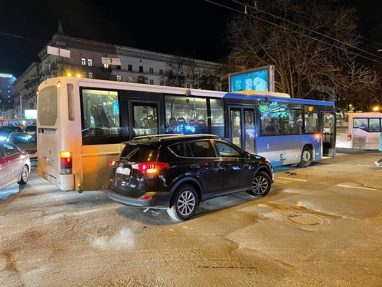 Джип врезался в пассажирский автобус - новости Днепра