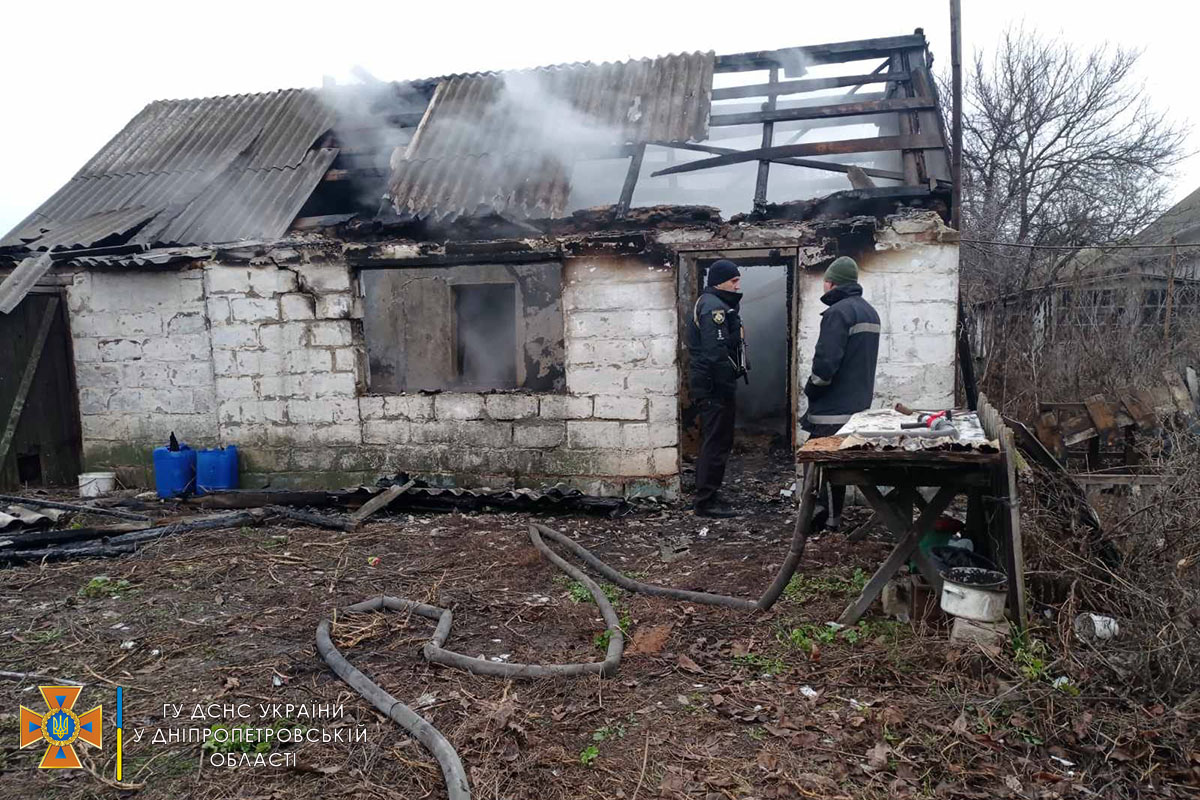 Под Днепром на пожаре в частном доме погиб мужчина (фото)