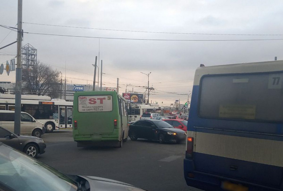 ДТП на Ломаной, образовалась пробка - новости Днепра