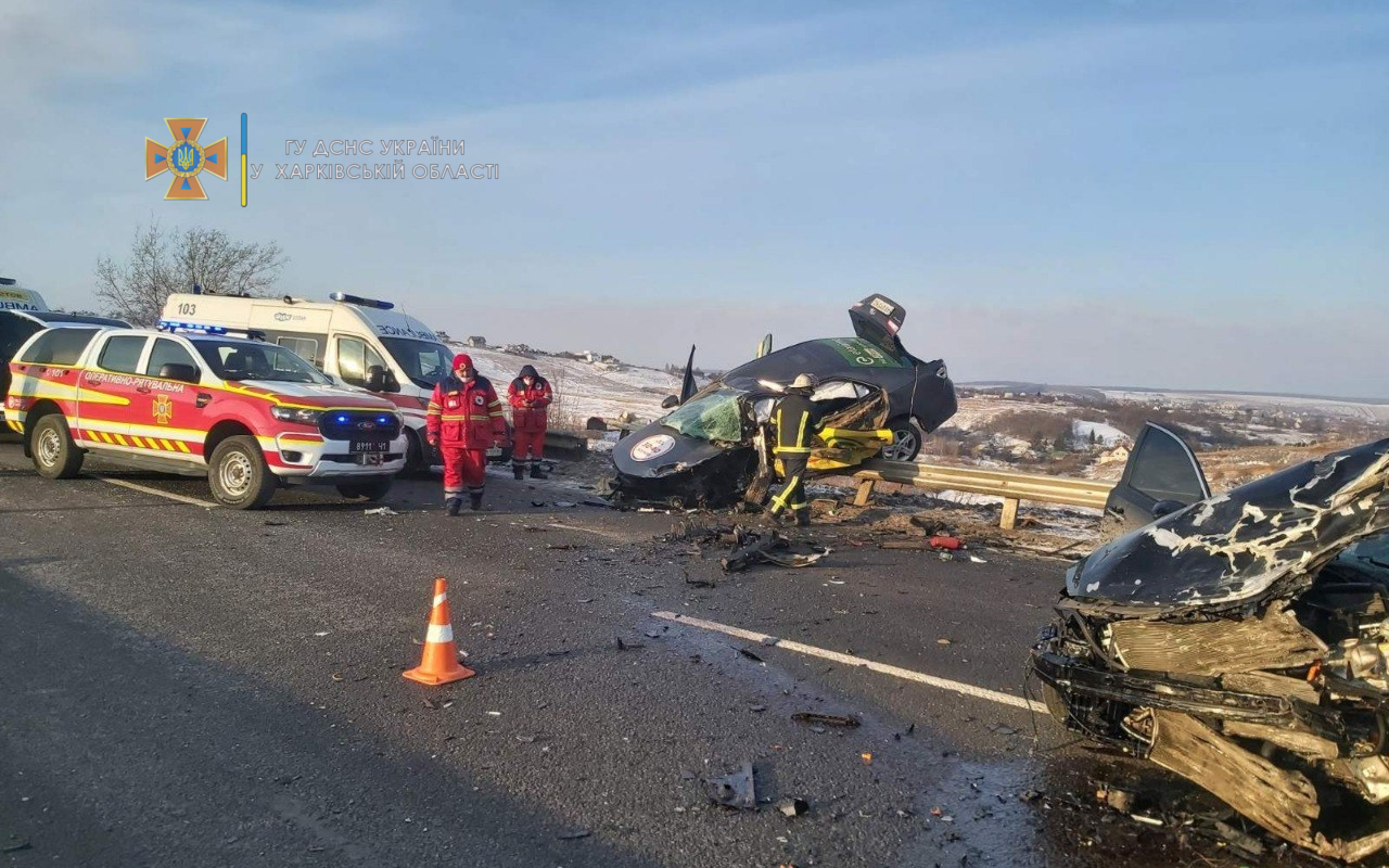 В ДТП погибли трое взрослых, малыши – в реанимации