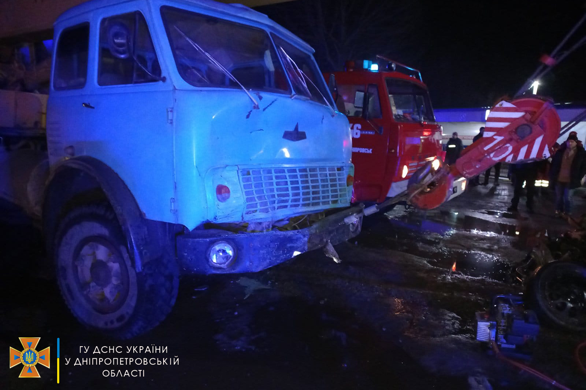 Машина всмятку: на трассе под Днепром произошло смертельное ДТП 