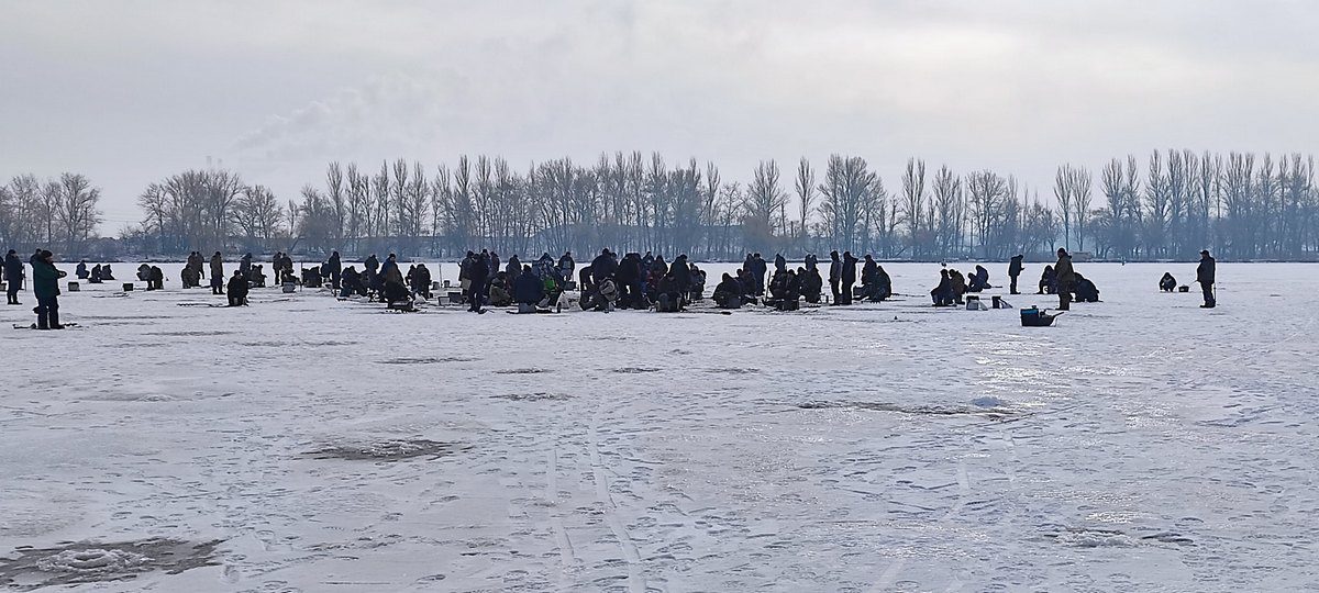 На Победе рыбаки из-за хорошего клева рискуют жизнями - новости Днепра