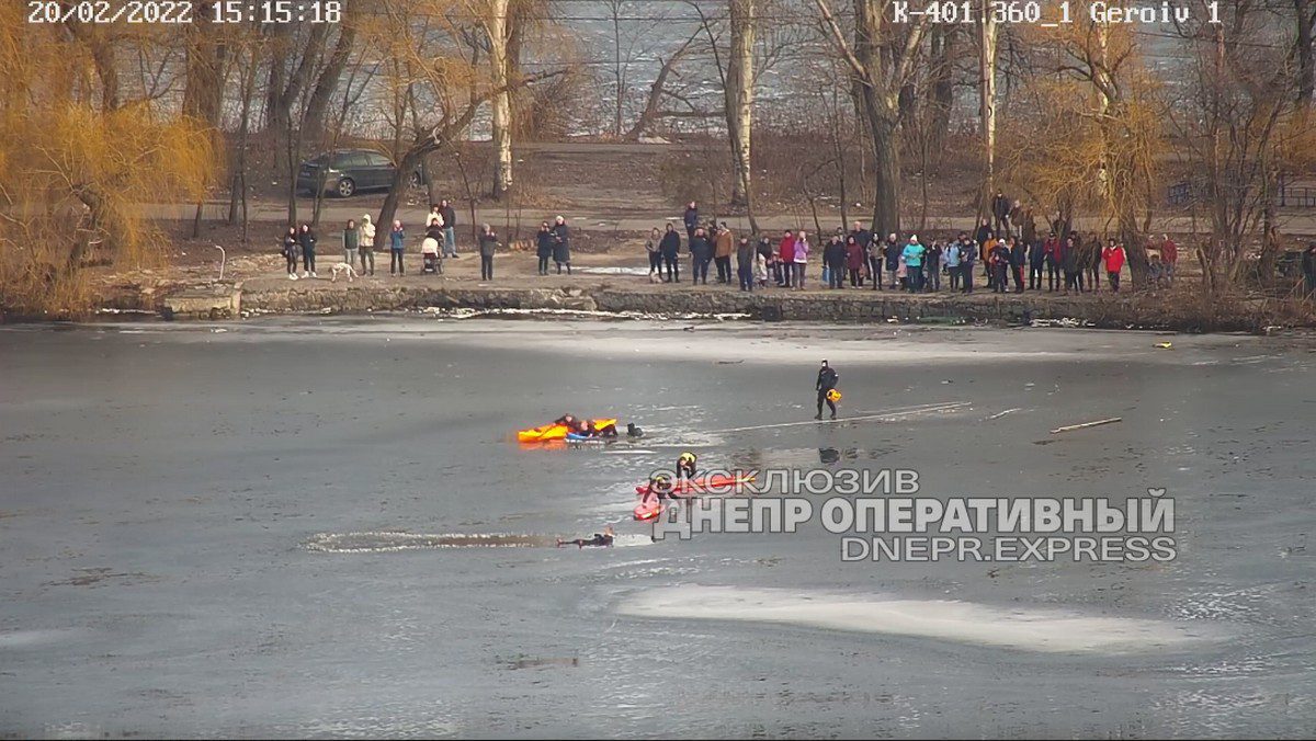 На ж/м Победа спасли рыбака, провалившегося под лед - новости Днепра