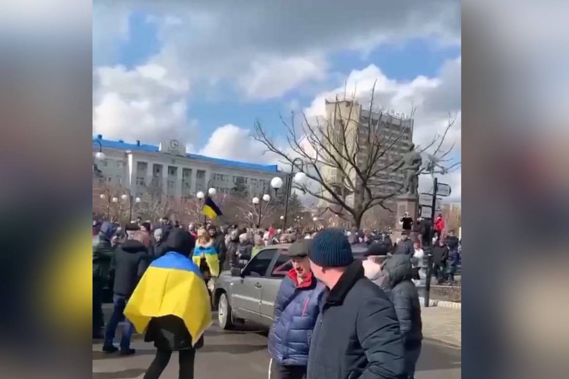 Митинг в Бердянске 08.03.2022 - новости Днепра