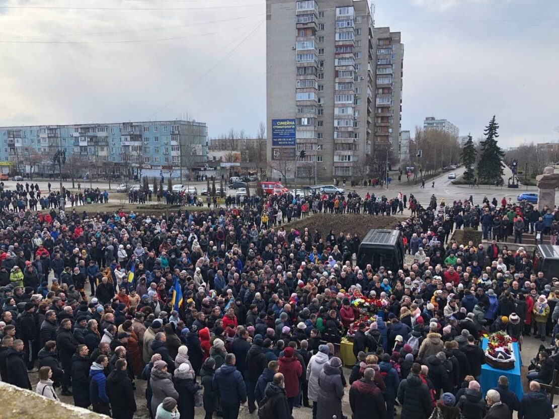 В Энергодаре прощаются с героями, которые охраняли атомку 