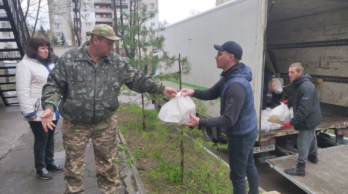 Перші 157 наборів отримав дніпровський терцентр для своїх підопічних 