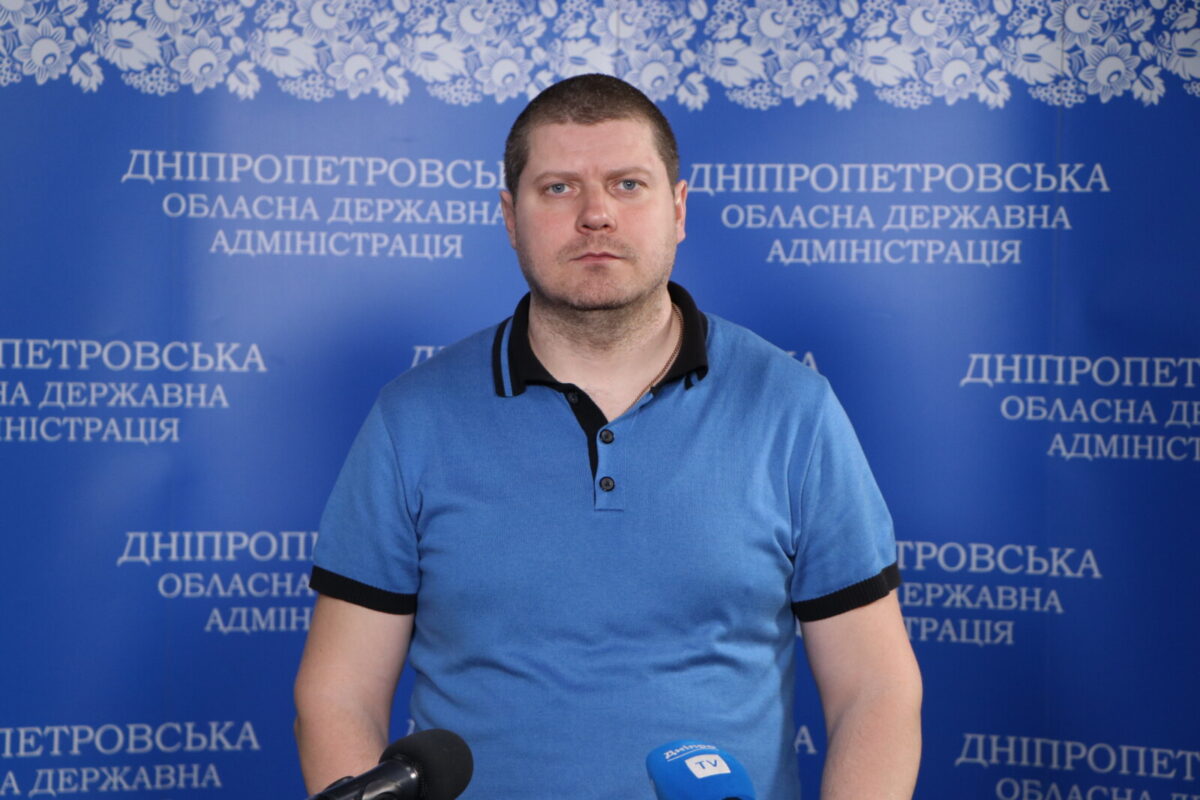 Дніпрян вкотре закликають не використовувати штучних квітів під час поминальних днів