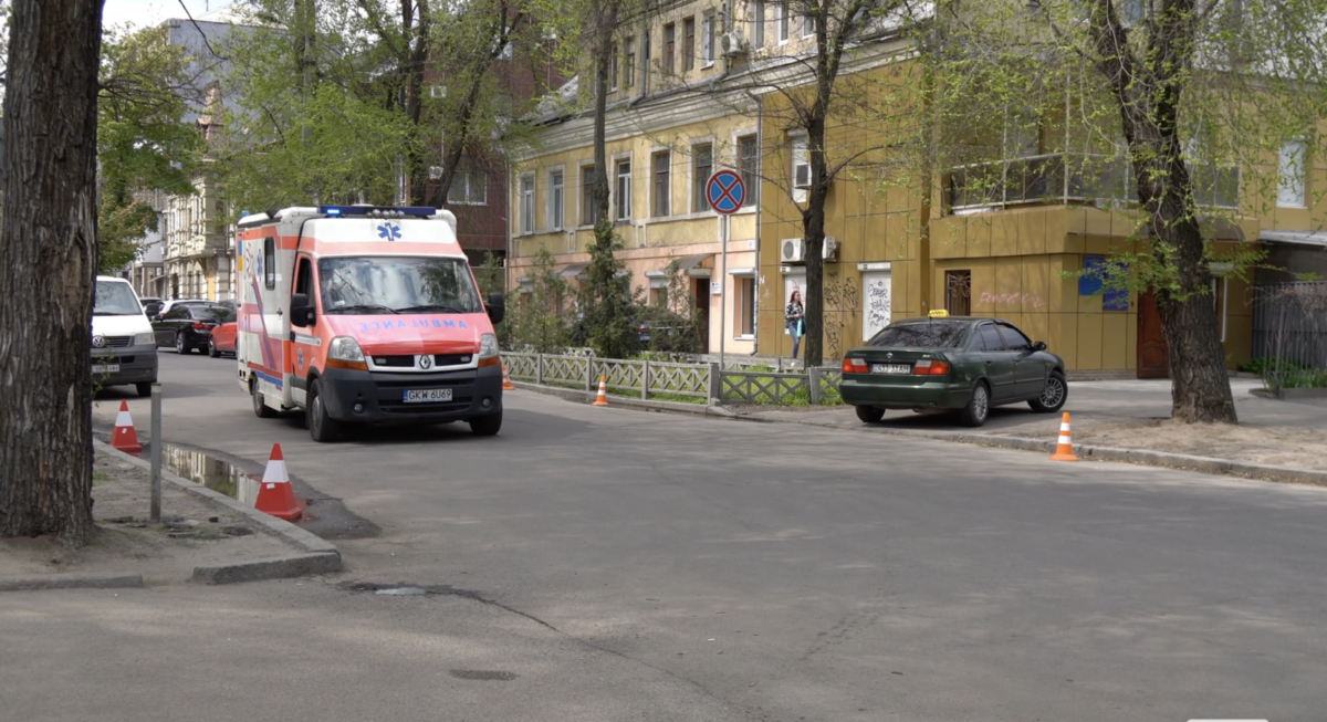 ТАПС-Україна та Координаційний штаб волонтерів Дніпра передали два автомобілі швидкої допомоги