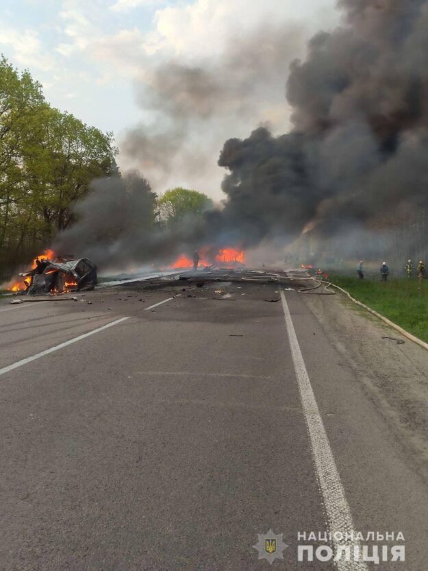 ДТП на трассе "Киев-Чоп" с пассажирским автобусом и бензовозом