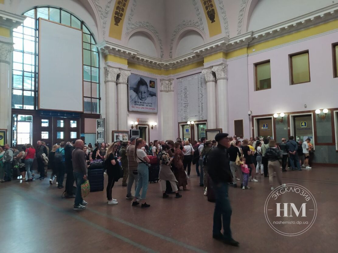 У Львові на залізничному вокзалі величезні черги - Наше Мисто