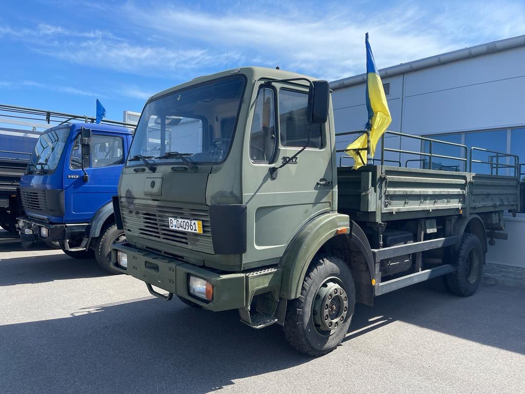 Совладельцы АТБ купили для ВСУ, ТРО и экстренных служб свыше 130 авто на сумму более 100 млн грн