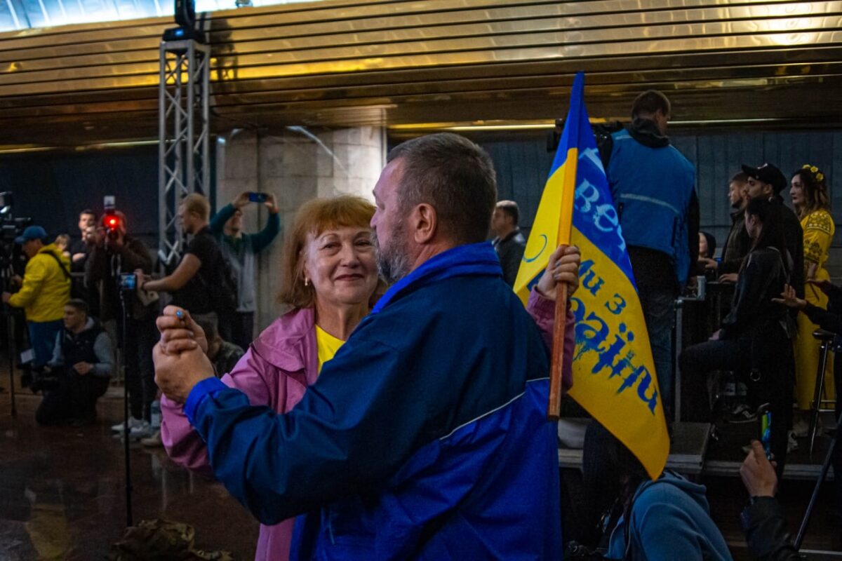 В днепровском метрополитене прошел концерт «Песни на станции метро» 