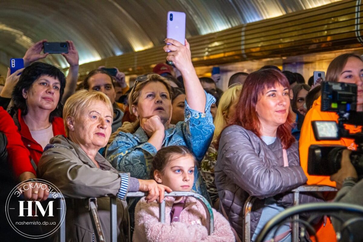 В днепровском метрополитене прошел концерт «Песни на станции метро» 