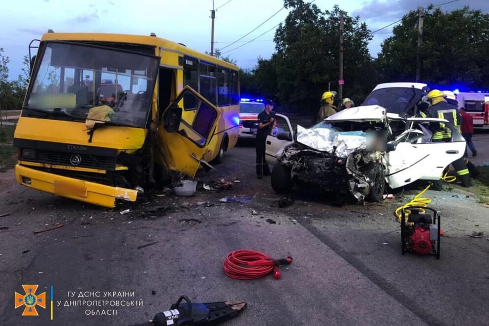 У Нікополі сталася страшна ДТП Toyota з маршруткою - Наше Місто