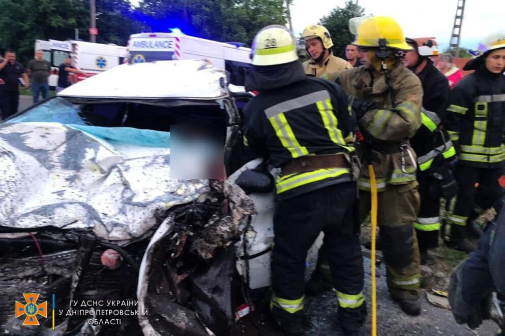 У Нікополі сталася страшна ДТП Toyota з маршруткою - Наше Місто