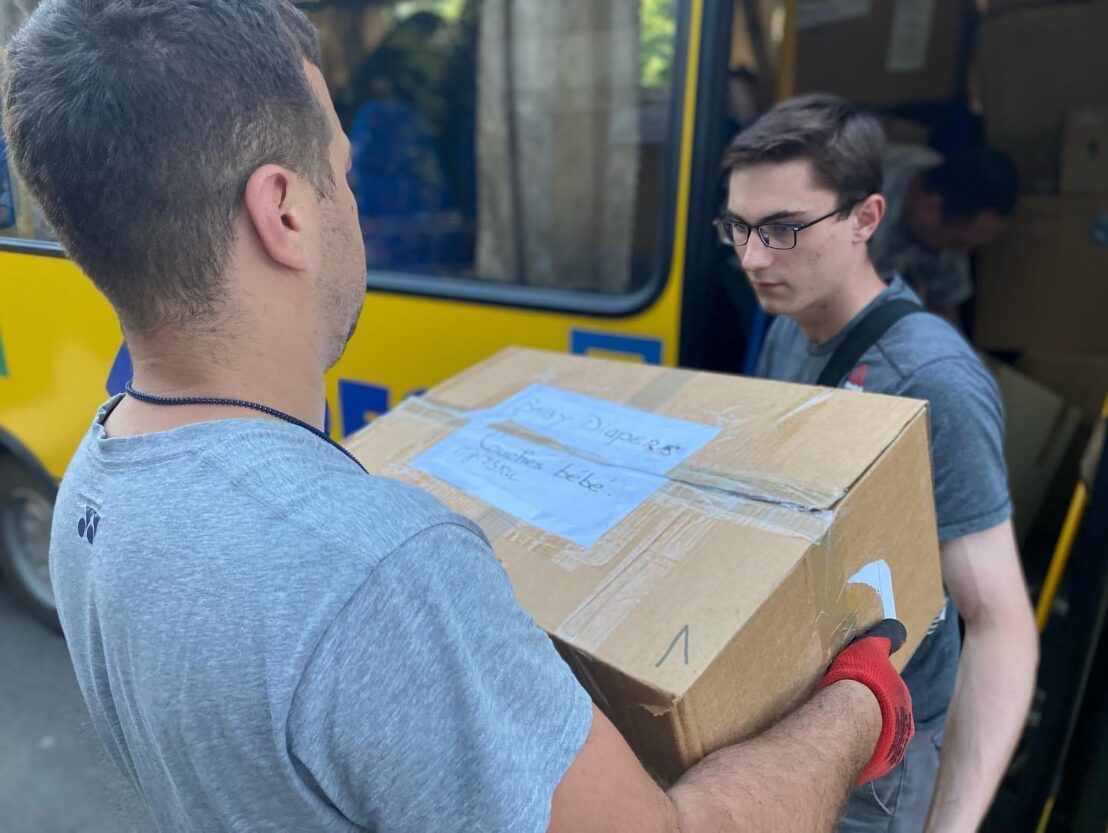 Продукти, засоби гігієни, генератори, амуніція: чергова допомога від Дніпра військовим та цивільним