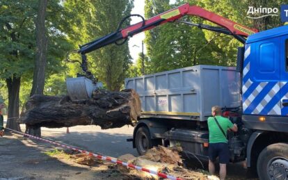 У Дніпрі комунальники усувають наслідки негоди - Наше Місто