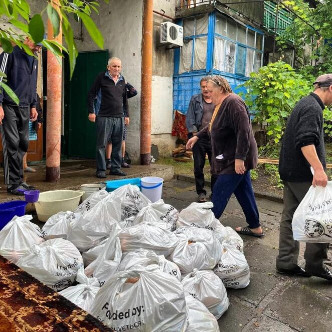 Бронежилети, засоби гігієни, евакуація цивільних: допомога від Дніпра за останній тиждень