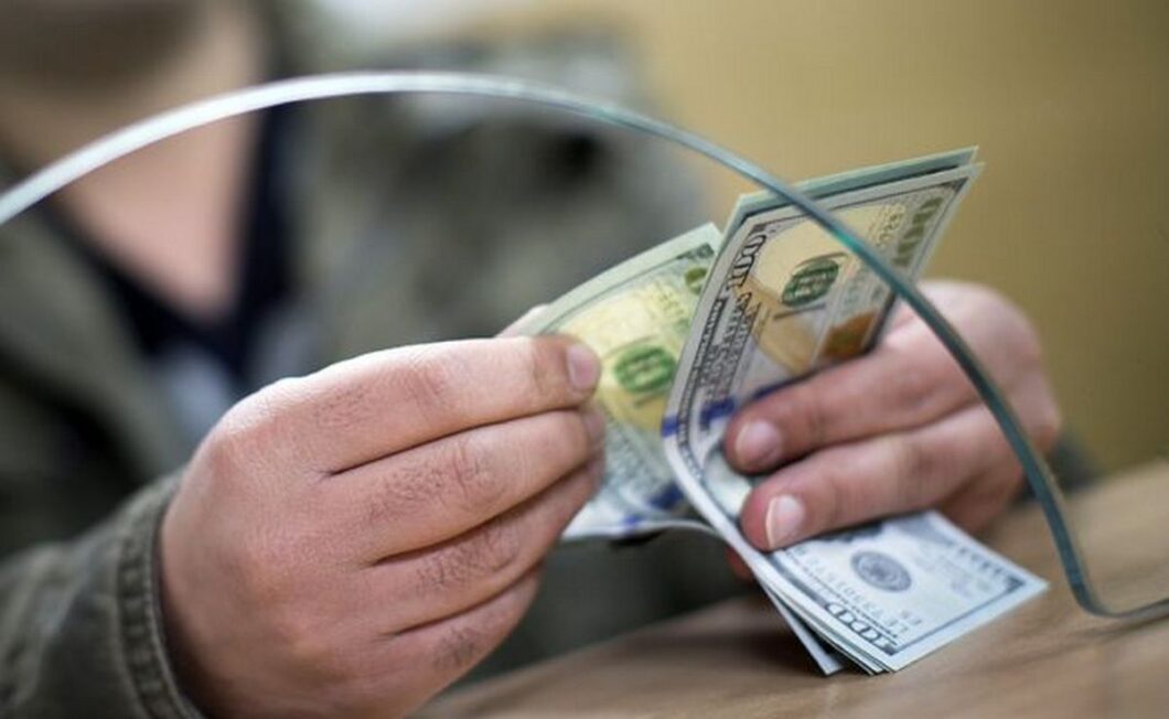 Новини Дніпра: Важлива заява про купівлю доларів