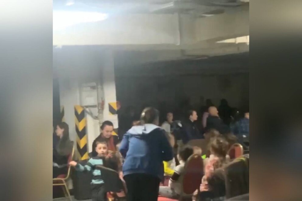 Новини Дніпра: Діти співають в укритті