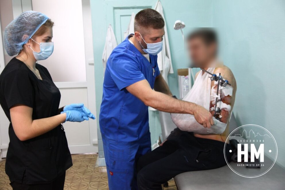 Міські лікарні Дніпра продовжують рятувати поранених унаслідок бойових дій