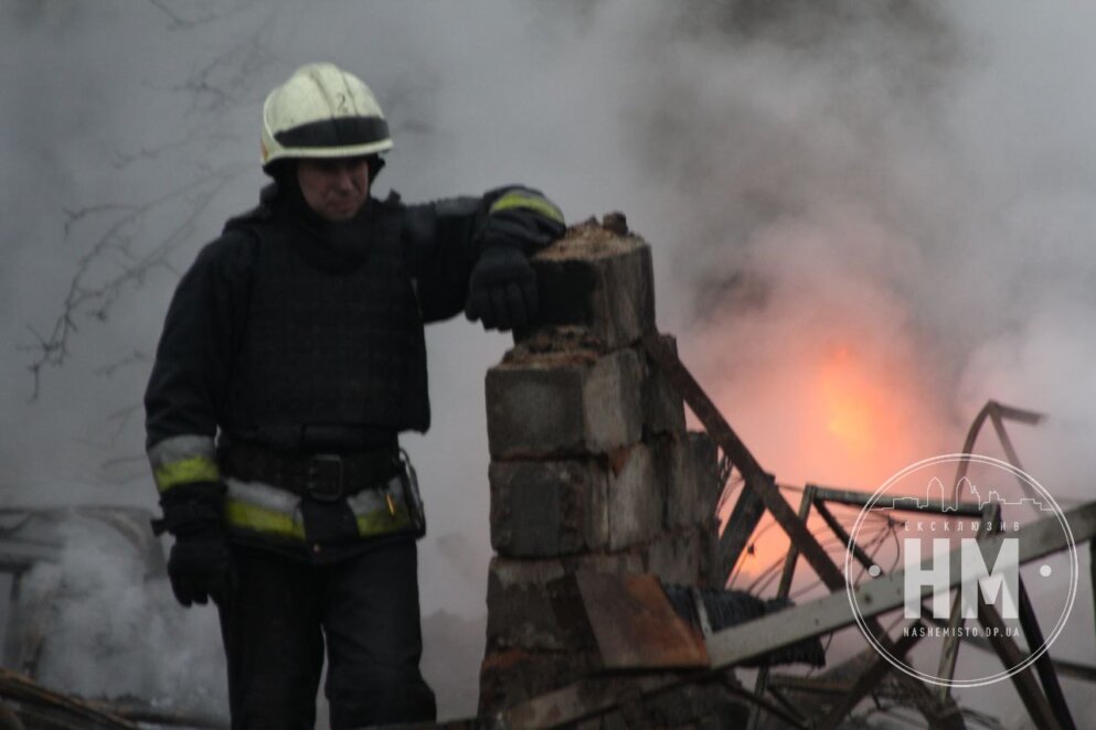 Новини Дніпра: На місці ракетного удару в Дніпрі величезна воронка - Наше Місто