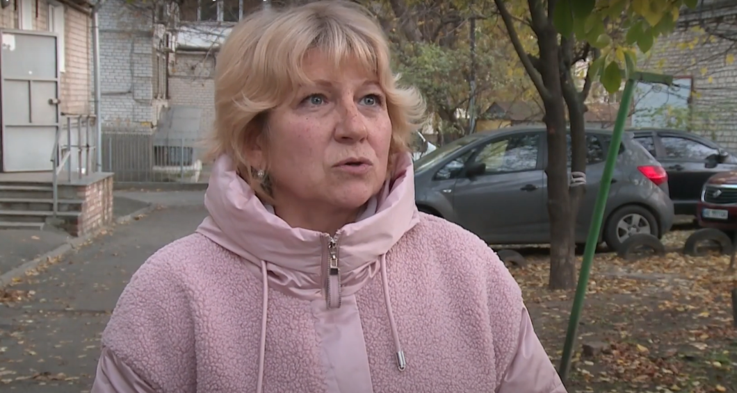 Новини Дніпра: Під'їзд будинку тиждень плаває в нечистотах