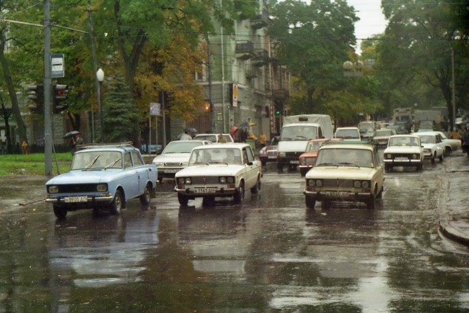 Рідкісні кадри: як Дніпро виглядав у 1990-ті