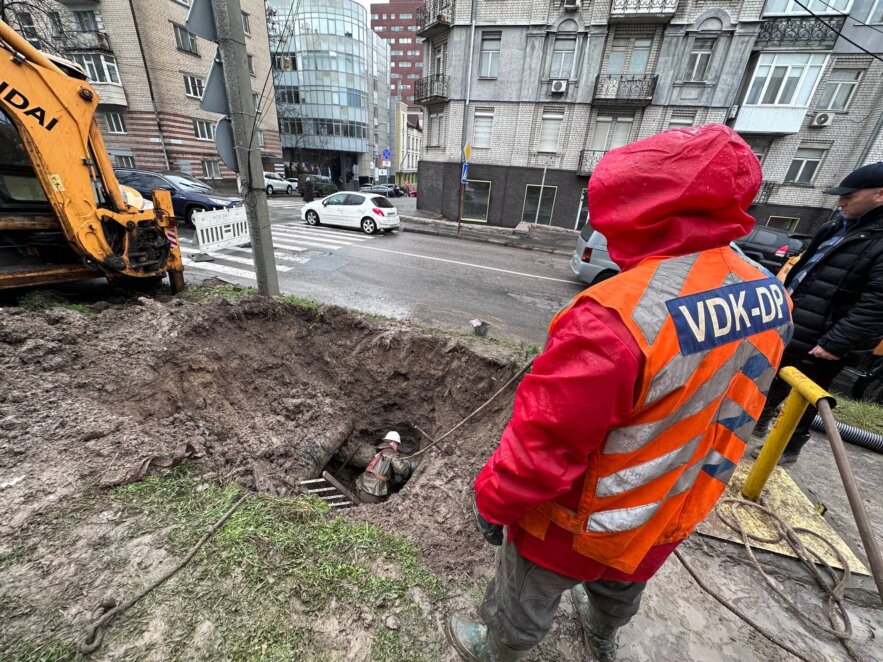 Як працюють комунальні служби Дніпра в складних погодних умовах (Відео)