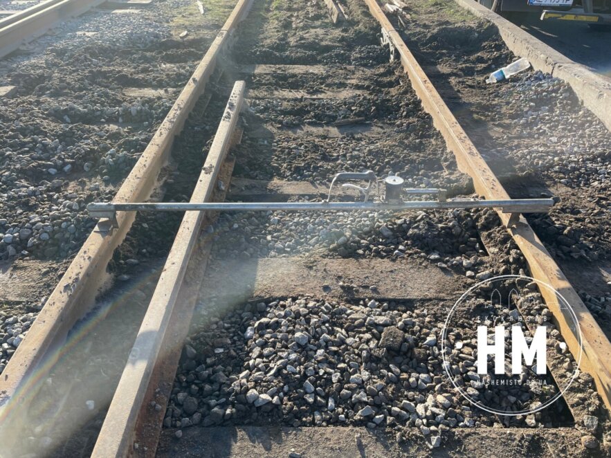 У Дніпрі триває капітально-відновлювальний ремонт трамвайної колії на Кайдацькому мосту (Фото)
