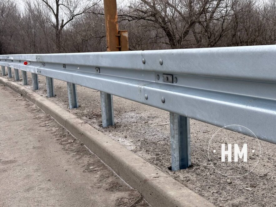 Новини Дніпра: Встановлюють колесовідбійний брус - Наше Місто